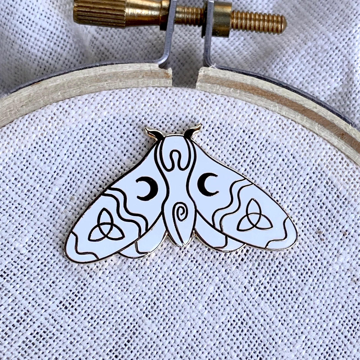 Moth Needle Minder, White