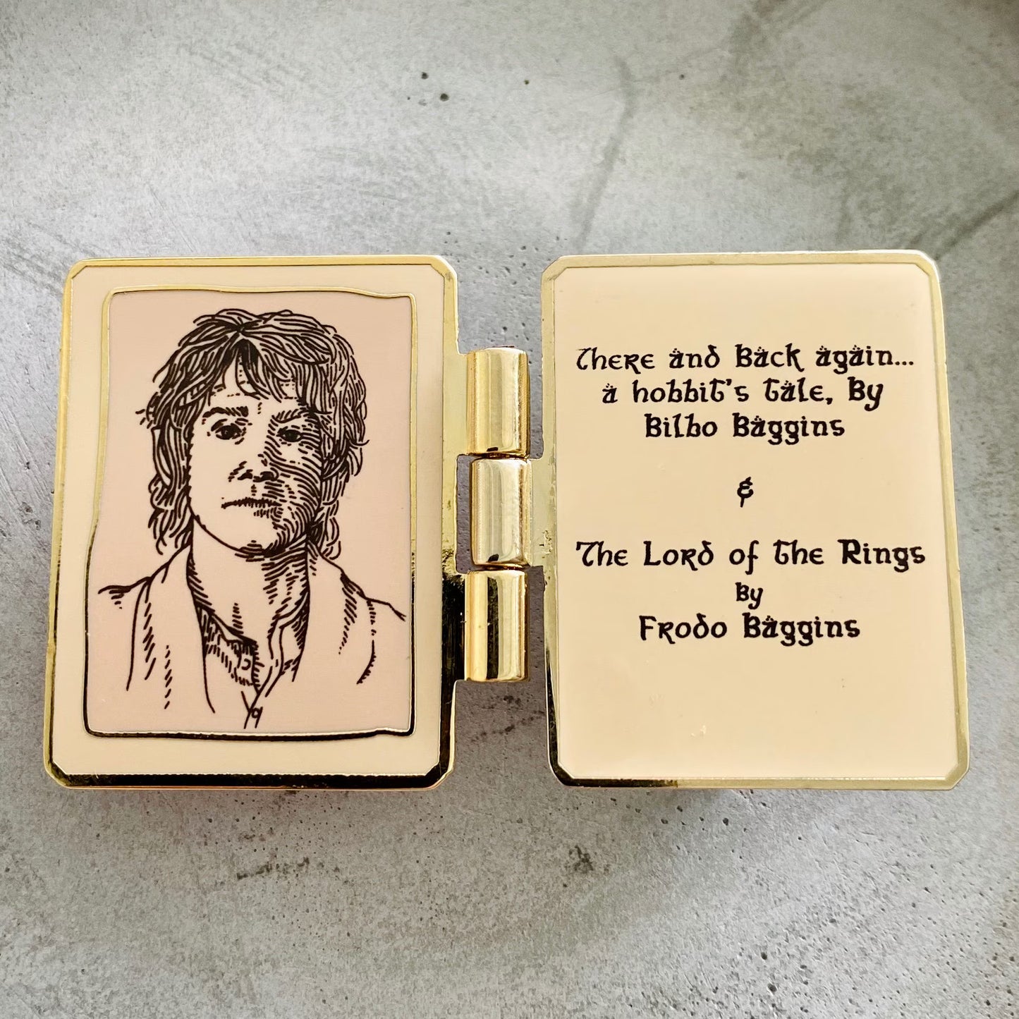 The Red Book of Westmarch, LOTR enamel pin