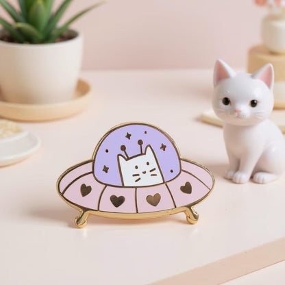 Heart Voyager: UFO Frank, cat enamel pin
