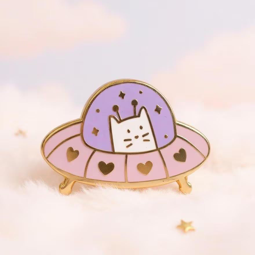 Heart Voyager: UFO Frank, cat enamel pin