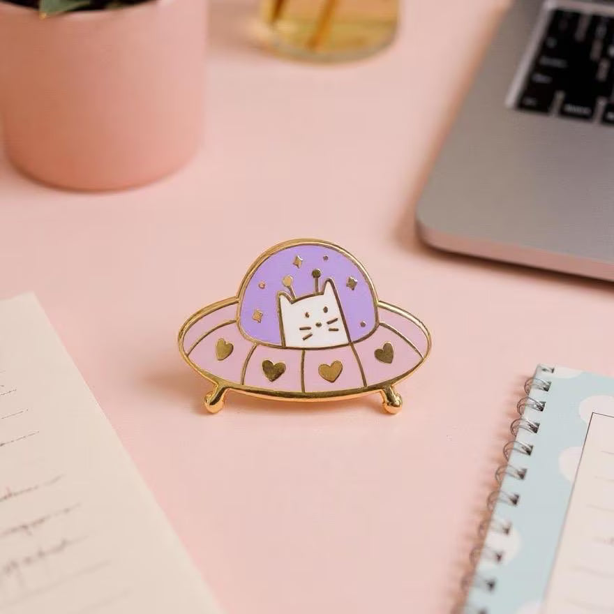 Heart Voyager: UFO Frank, cat enamel pin