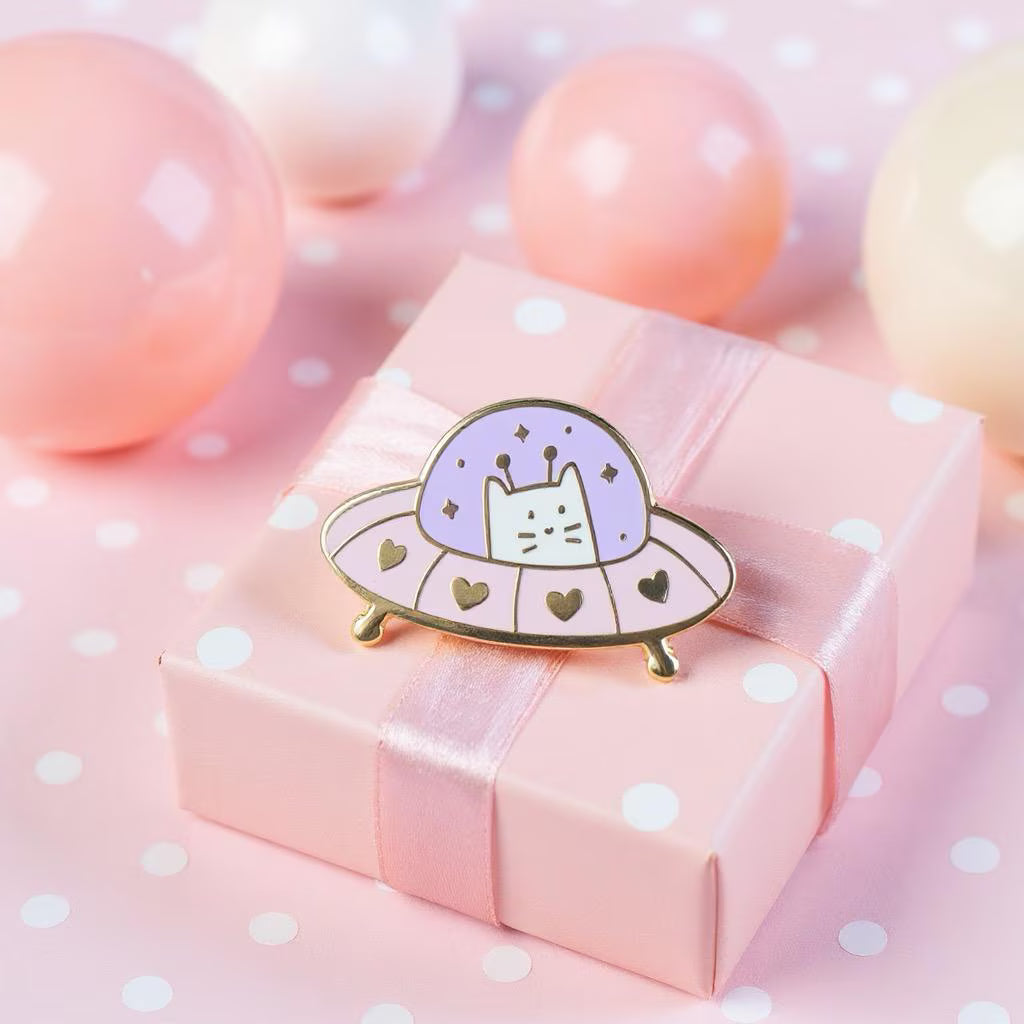 Heart Voyager: UFO Frank, cat enamel pin