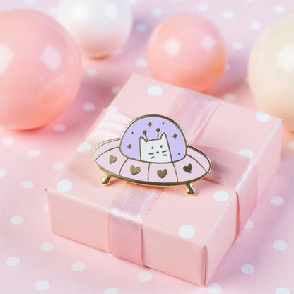 Heart Voyager: UFO Frank, cat enamel pin