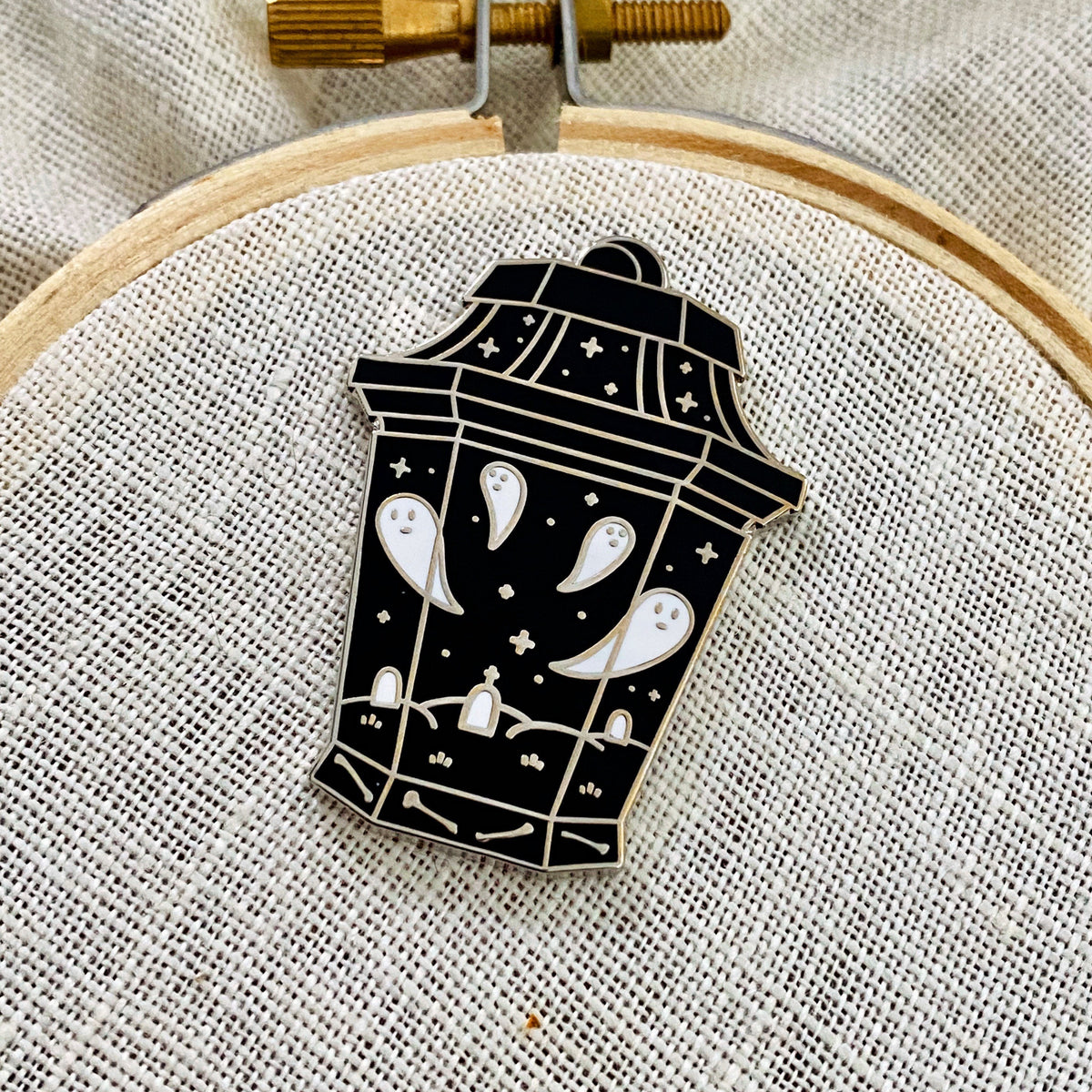 Ghost lantern needle minder, gold finish