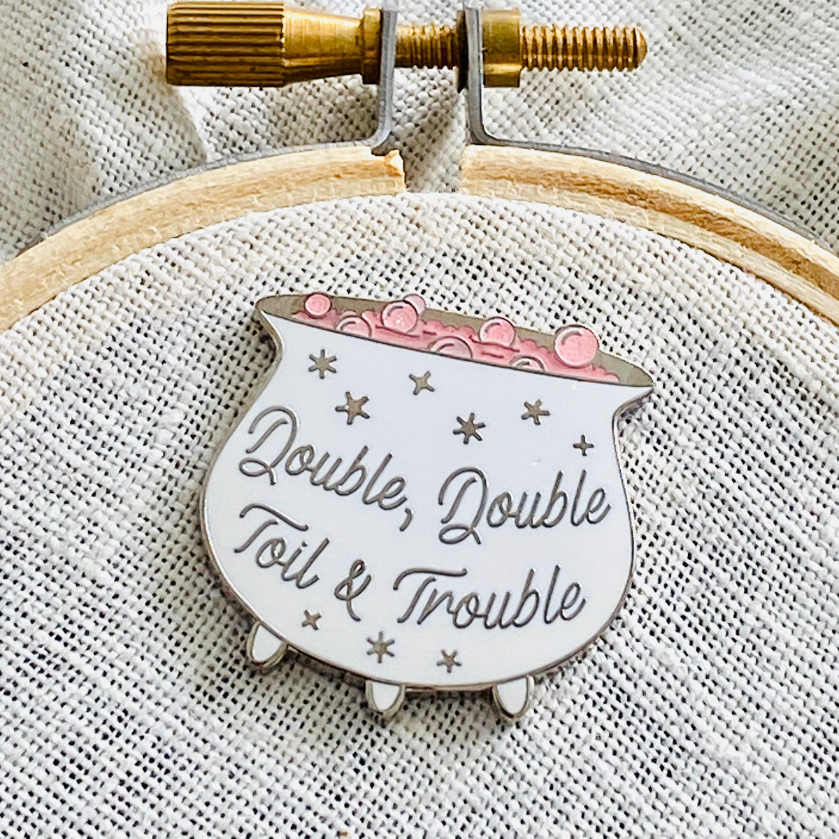 White Double Trouble Needle Minder, Silver