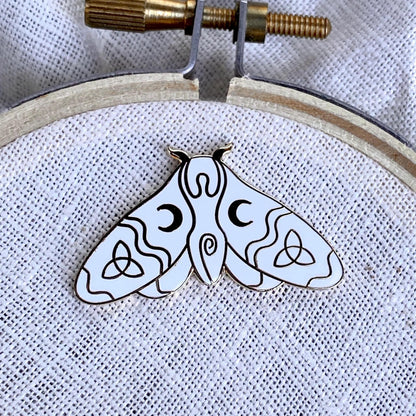 Moth Needle Minder, White