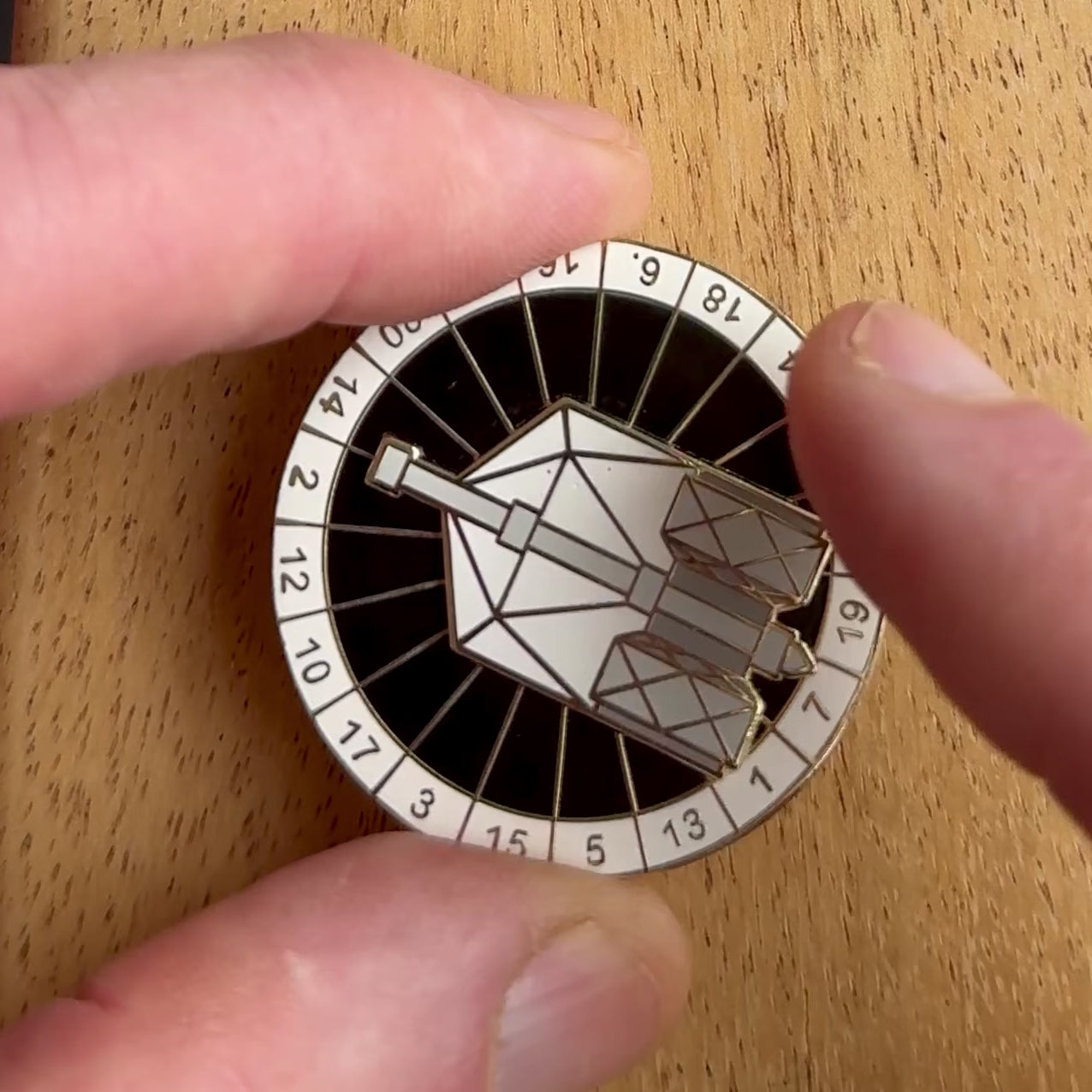 Spinning Warhammer D20 enamel pin, grey, spinning