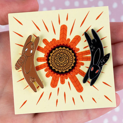 Inlé & El-Ahrairah, literary enamel pin