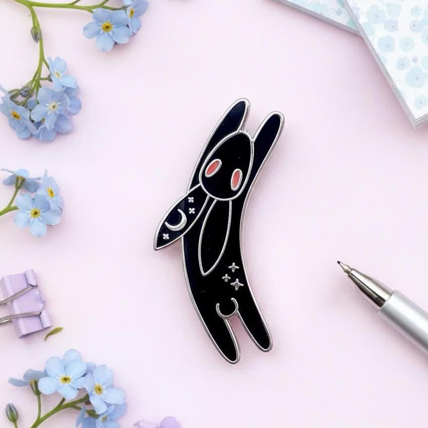 Inlé & El-Ahrairah, literary enamel pin