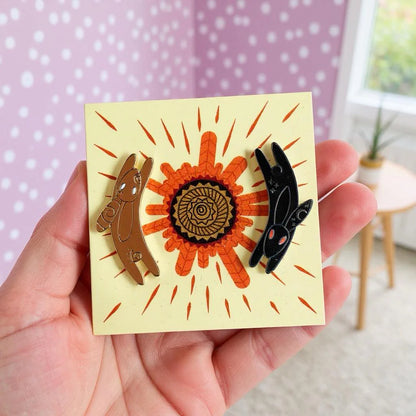 Inlé & El-Ahrairah, literary enamel pin