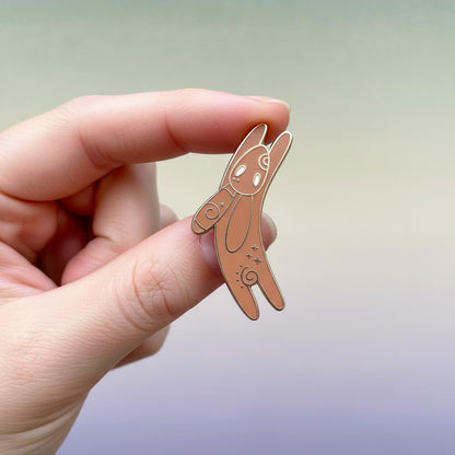 Inlé & El-Ahrairah, literary enamel pin